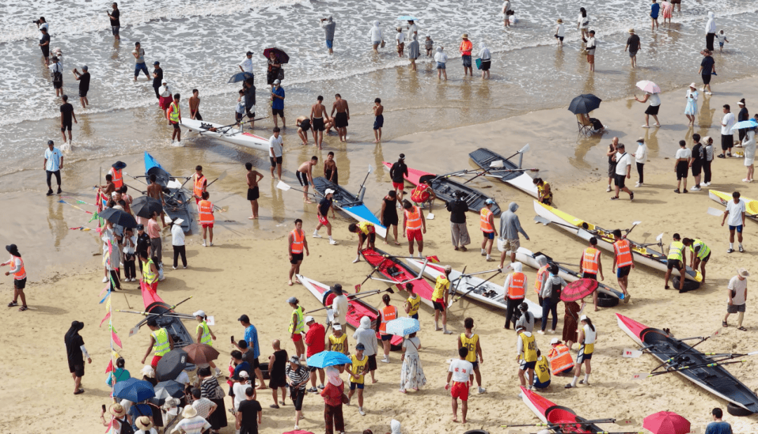 赛艇比赛热度不减，观众沸腾