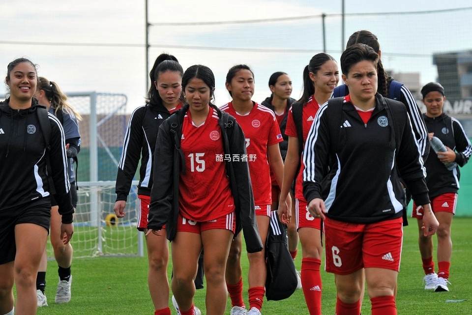 捷克女足雄姿英发，创造奇迹