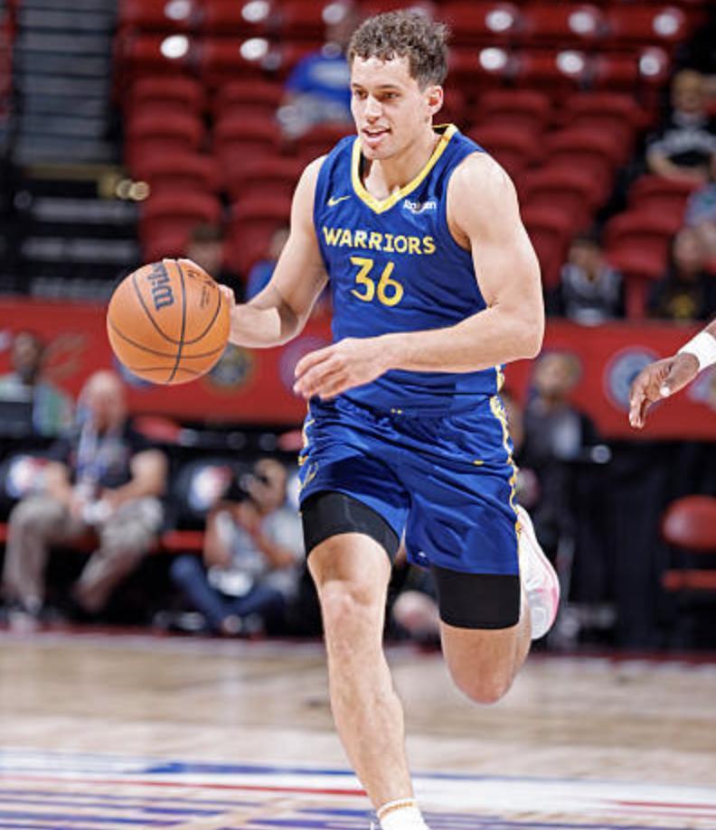 雷火电竞亚洲先驱-四川队逆转湖人，霍勒迪点燃赛场