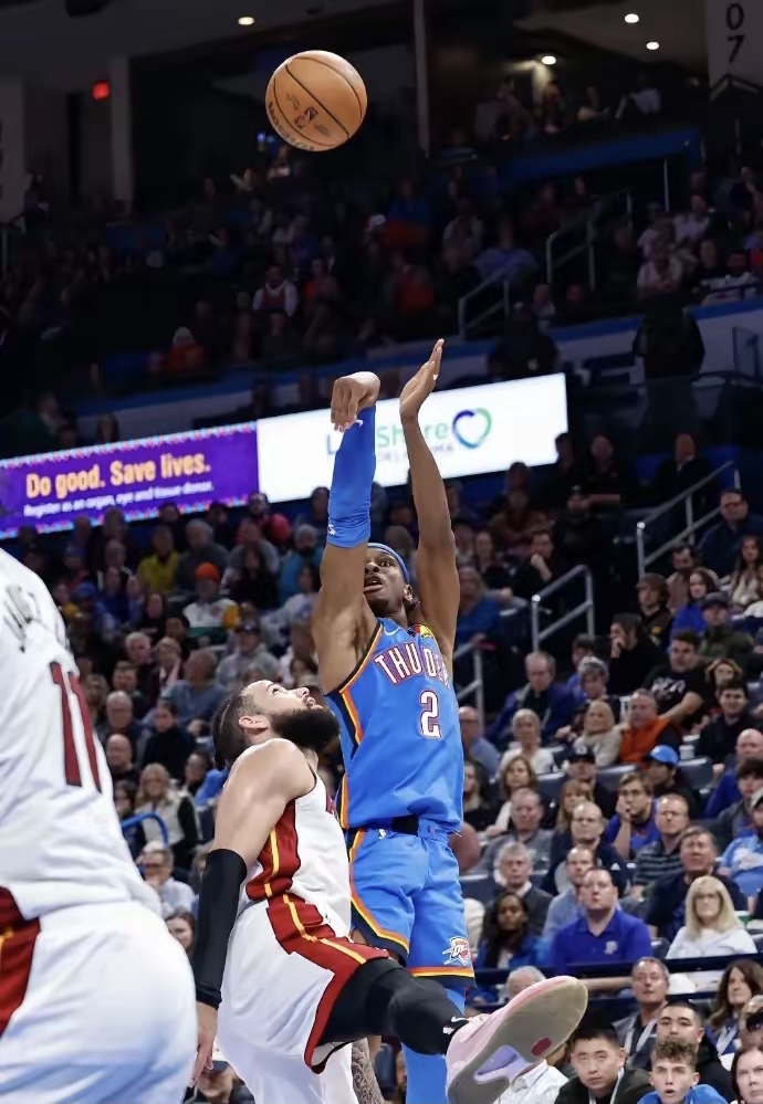 雷火电竞合作-鹈鹕力克雷霆，浓眉哥点燃赛场