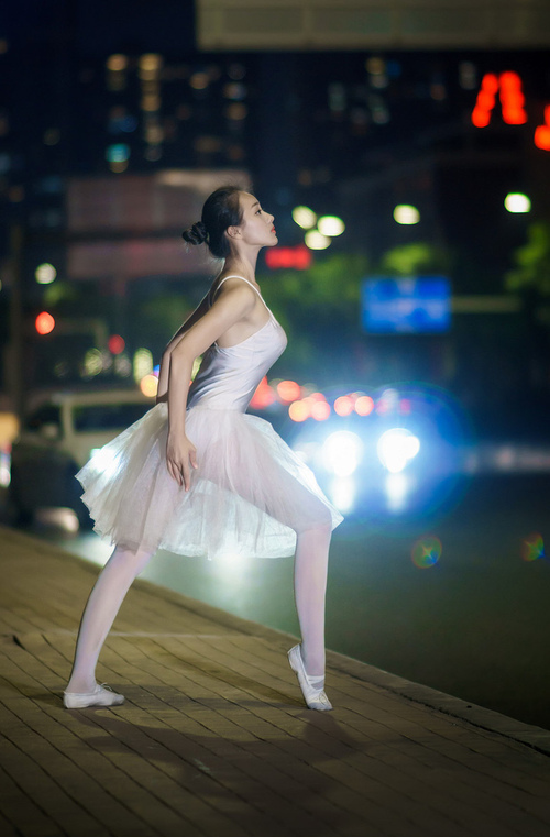 极夜下的逆袭，洪都拉斯强行终结芬兰童话，凯恩在雪暴中加冕关键先生