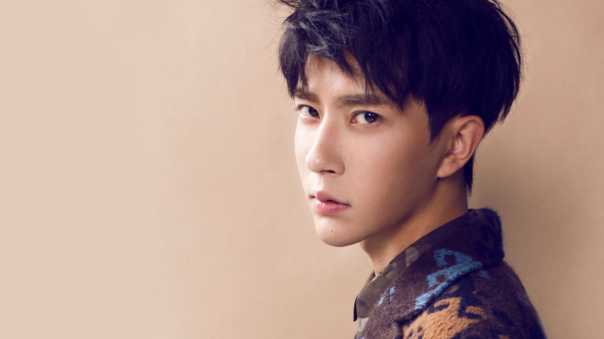 雷霆击溃山西队,恩比德一尊黑铁塔,将整条防线撕成碎片